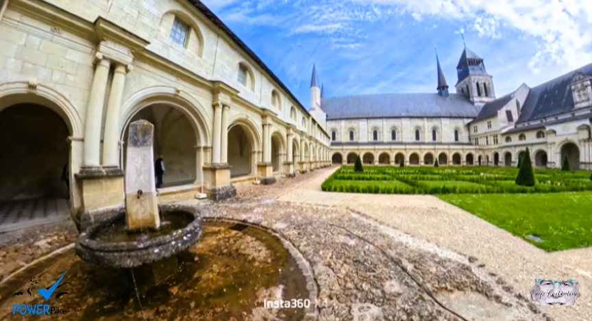 Tra Re e Fiumi Eterni: Castello di Saumur, Fontevraud-l’Abbaye, Castello di Ussè e Candes-Saint-Martin 